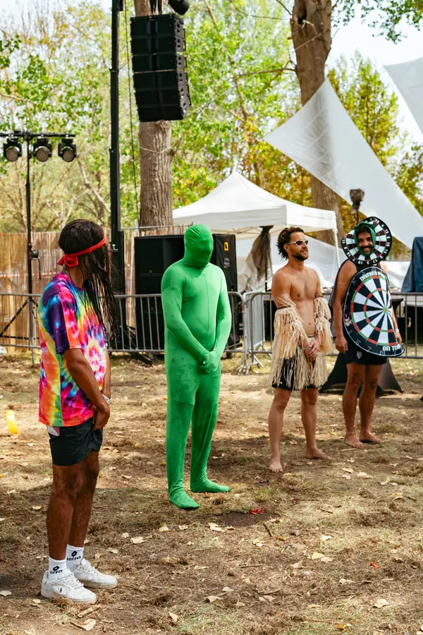 Participants déguisés aux Oieslympiades du Belfield Festival 2026
