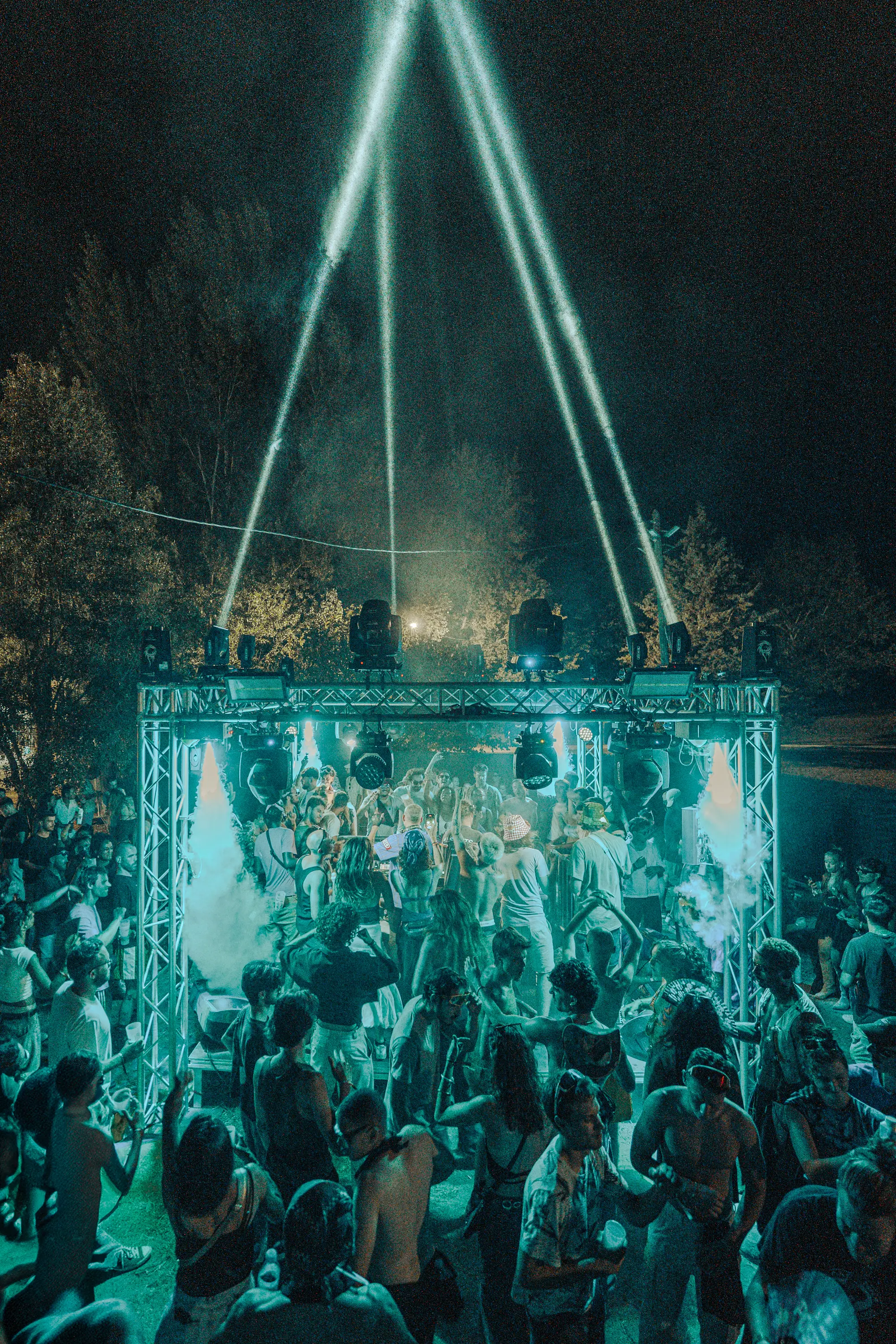 Set techno intense sur la Quercy Stage du Belfield Festival, Caussade