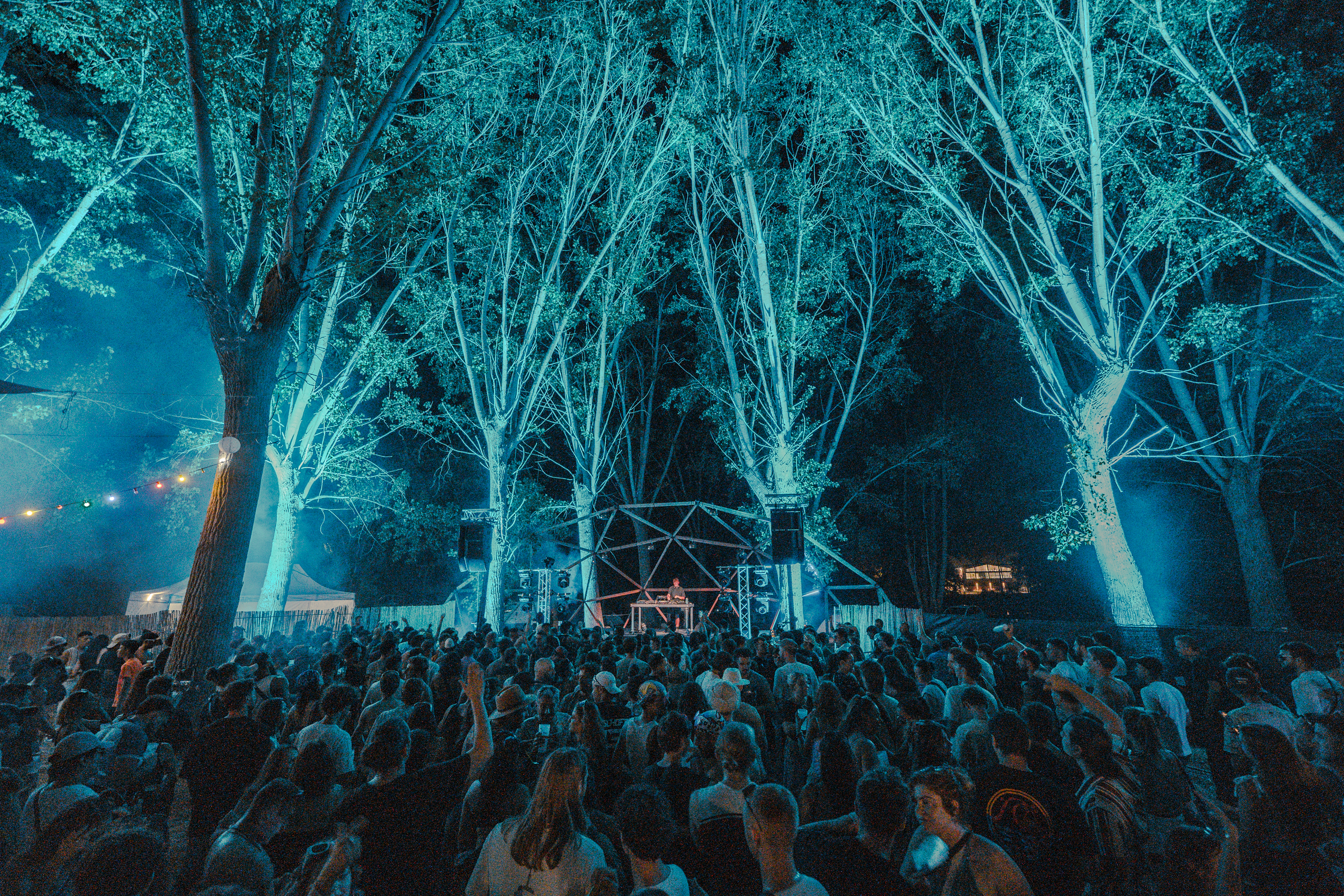 Public en feu devant la Mainstage du Belfield Festival, Caussade
