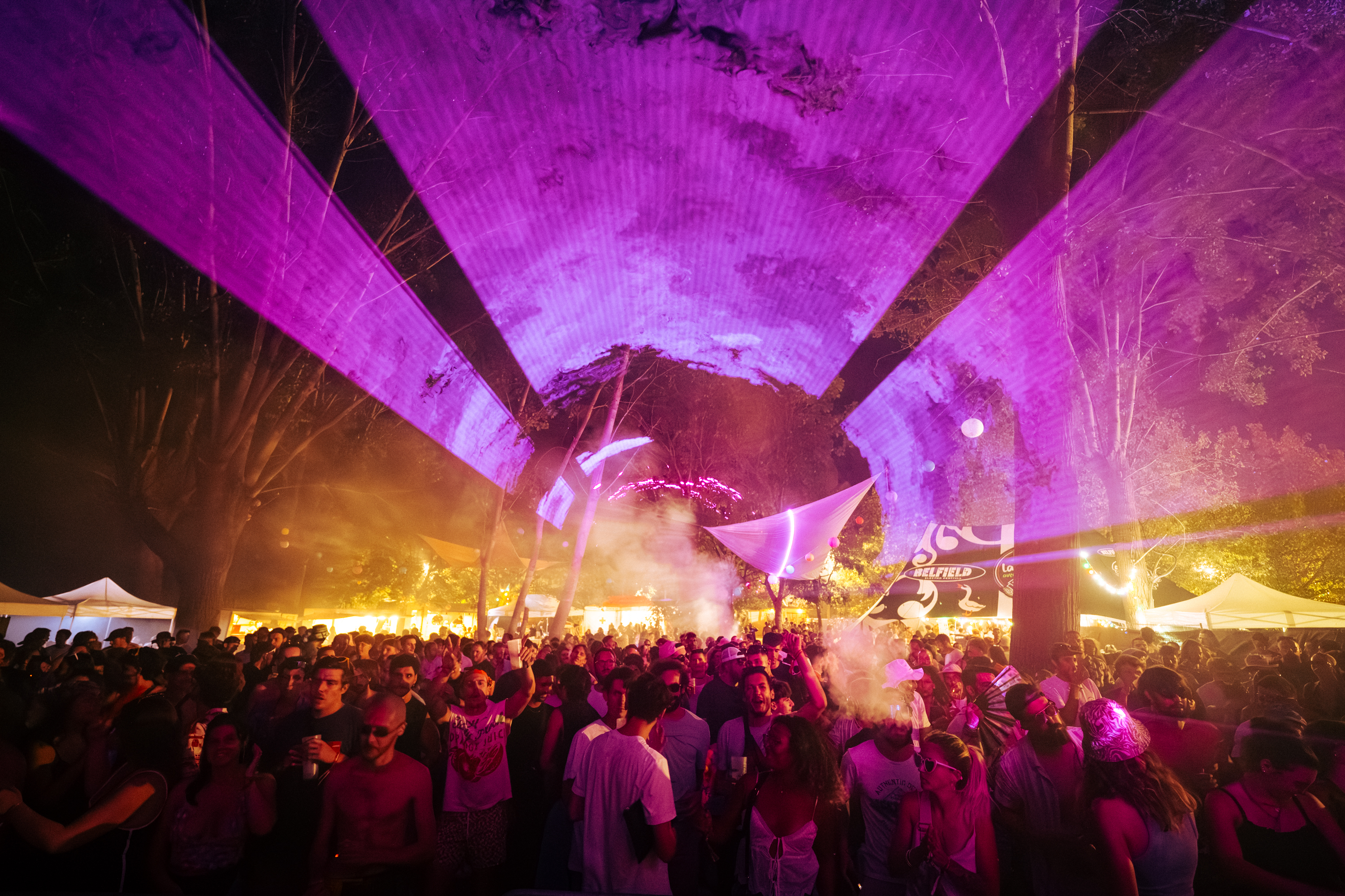 Jeux de lumière et basses sur la Mainstage du Belfield Festival